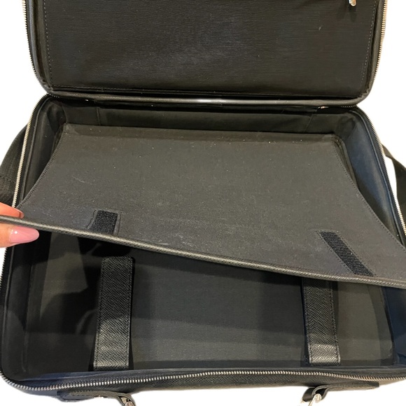 Louis Vuitton Black Laptop Case - Picture 6 of 11